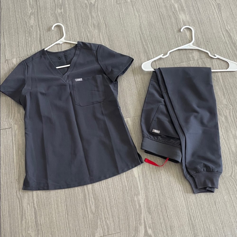 WEAR FIGS charcoal  Zamora joggers and Catarina top xxs - Picture 6 of 7